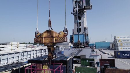 Gateways to Growth: Navigating Future Risks in Ports for a Decarbonised and Digitised Future