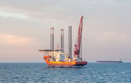 Jack-up barge punches through sandy bottom